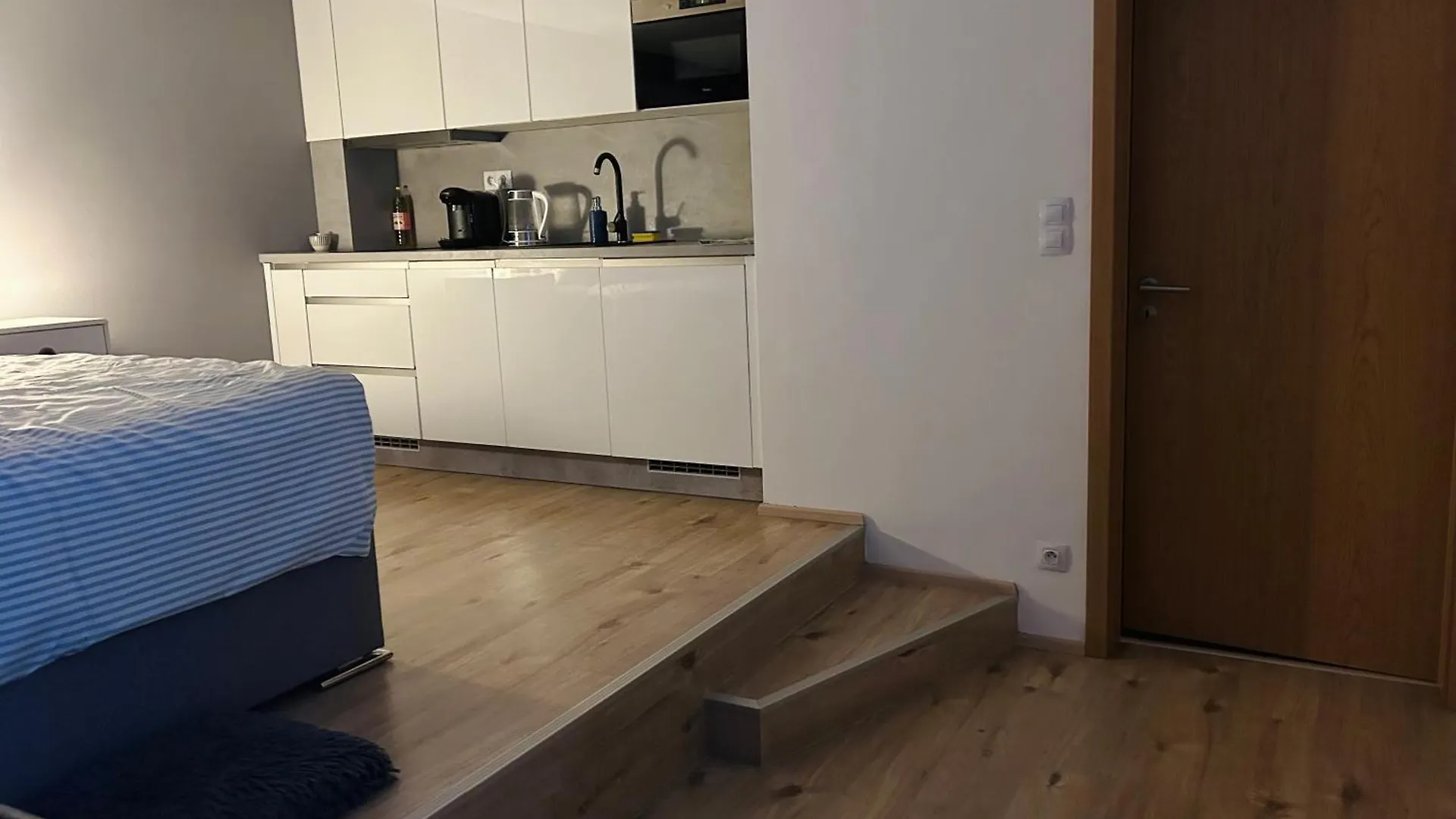 Romantic Apartment By The City Center Praga