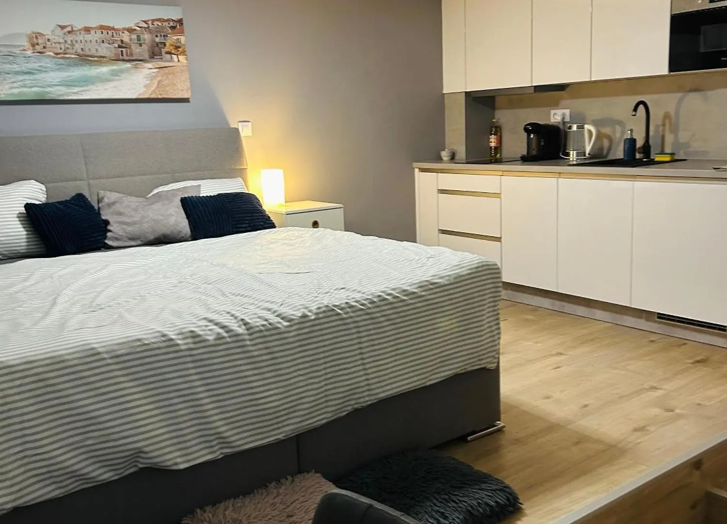Romantic Apartment By The City Center Praga