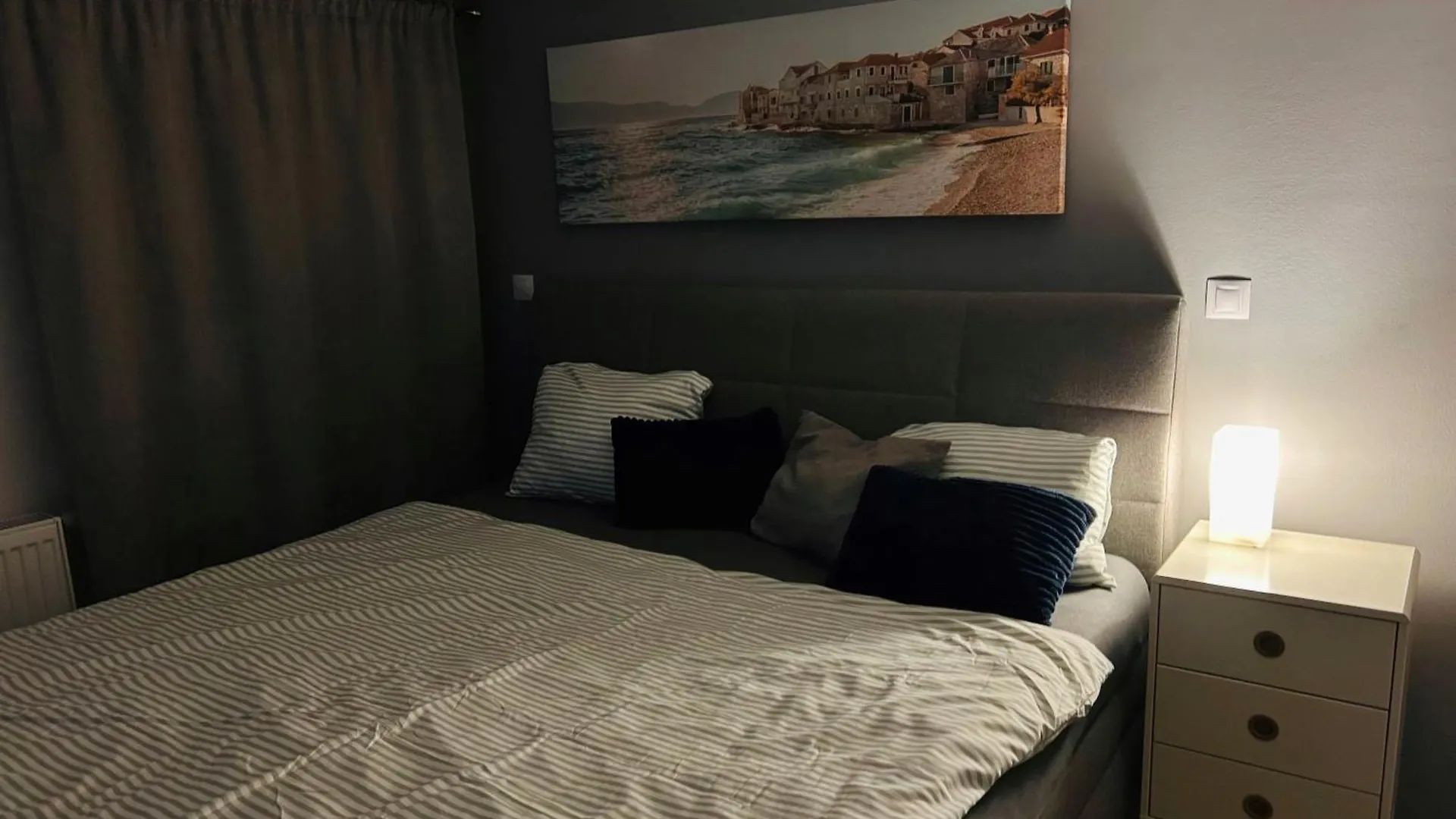 Romantic Apartment By The City Center Praga