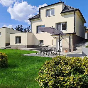 Apartmanovy Dum Se Zahradou V Klidne Casti Prahy Prag